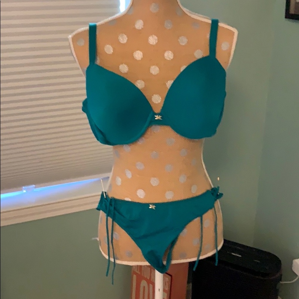 34DD Frederick’s of Hollywood bra M panties